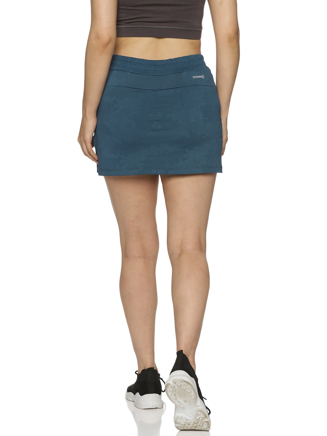 Women's Double layered  Solid training shorts with Elasticated waist & side pockets.