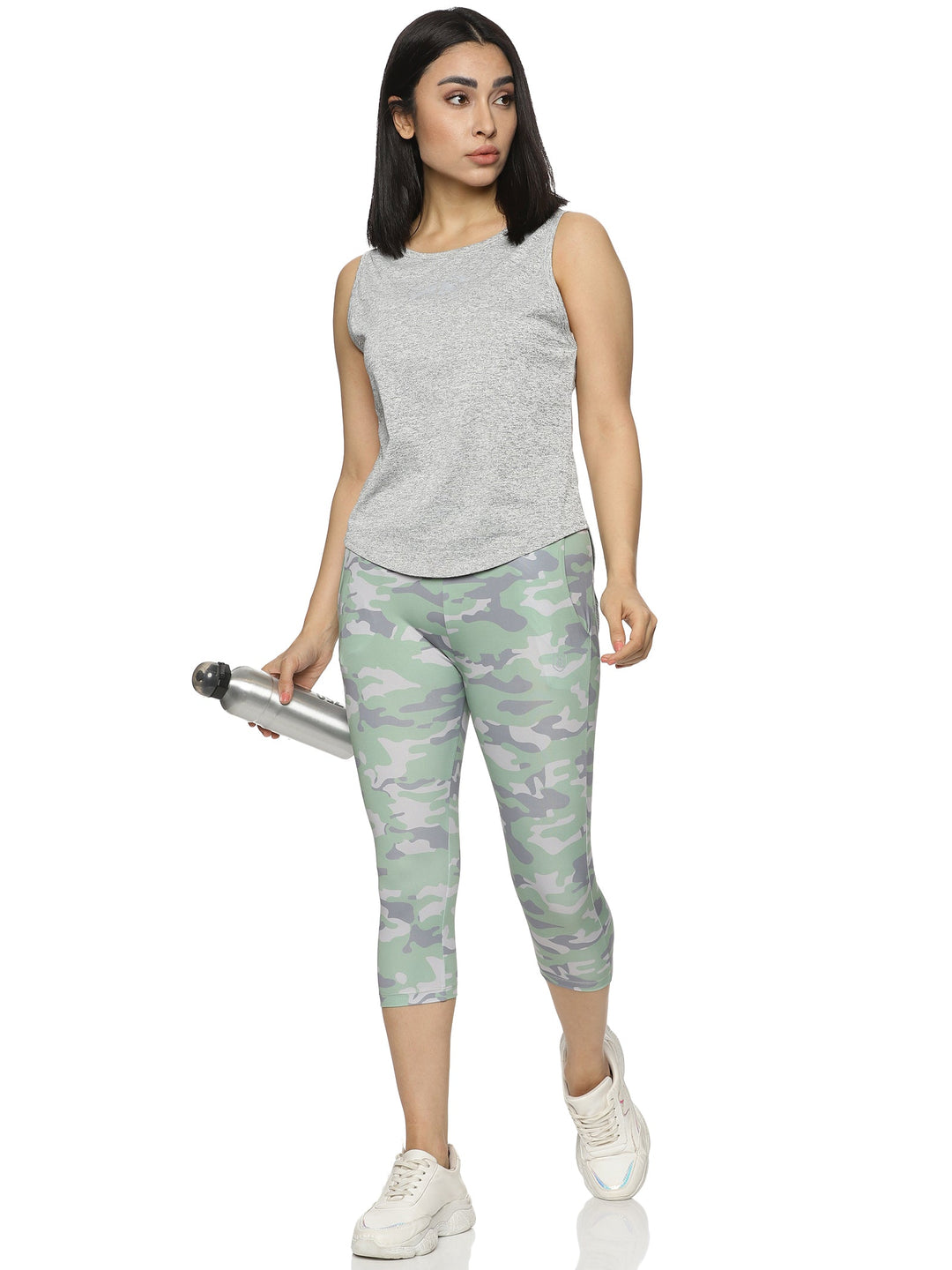 Women's Camouflage Slim-fit Capri pants with Elasticated waist & side pockets.