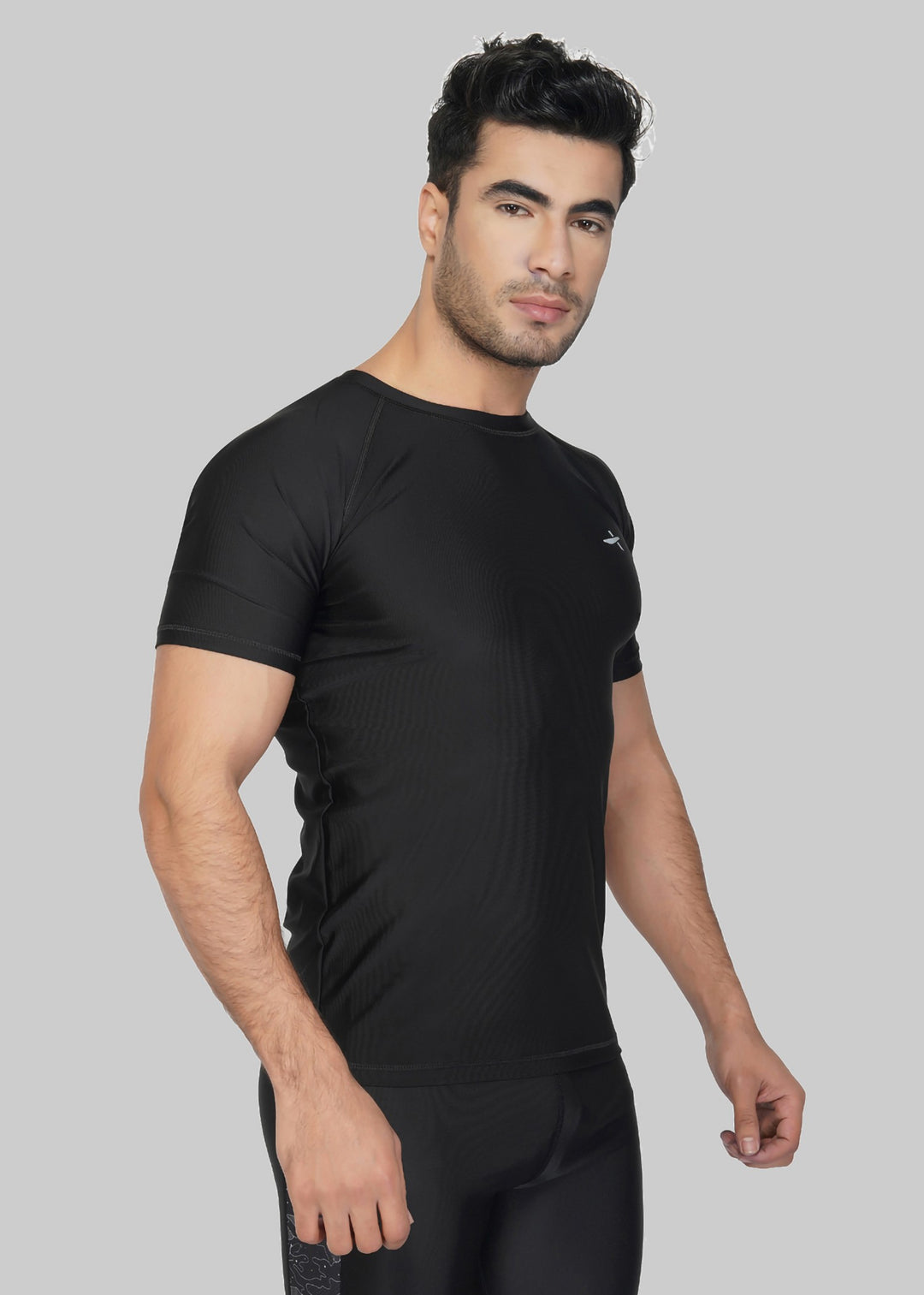 Solid Men Round Neck Black T-Shirt (Black)(Half Sleeve)