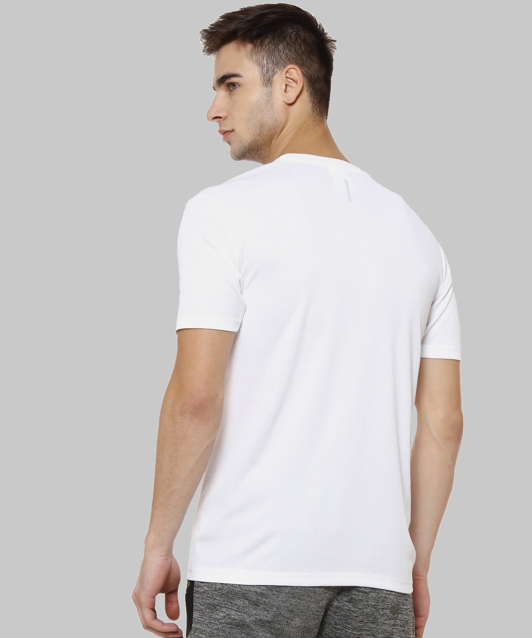 White Men Solid Polyester Sports Tshirt Round Neck